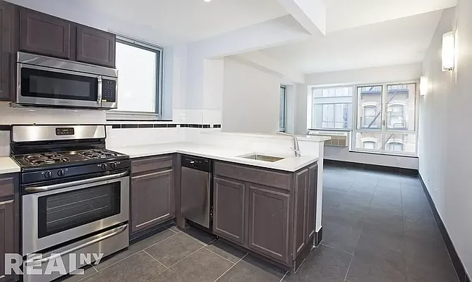 Rented by REAL New York | media 7