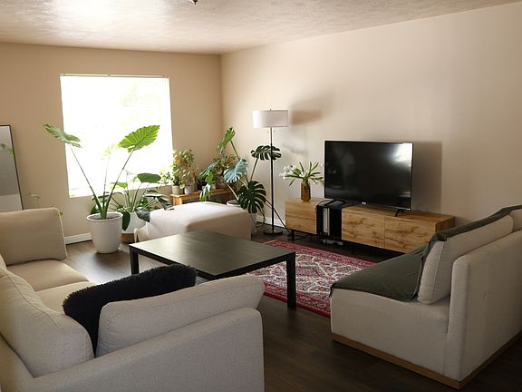 4th image of 70 N H St #6