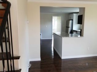 28 Avenue B, Port Washington, NY 11050
