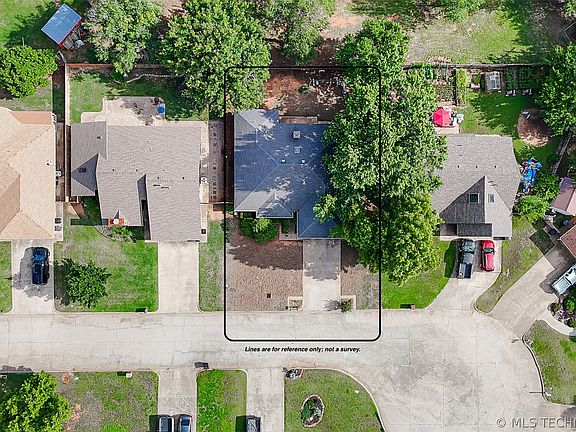 3rd image of 208 SE 30th St