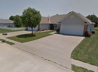 1106A E Chestnut Ct, Savannah, MO 64485