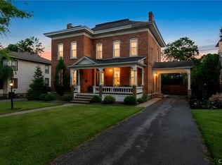 27 Elizabeth St, Auburn, NY 13021