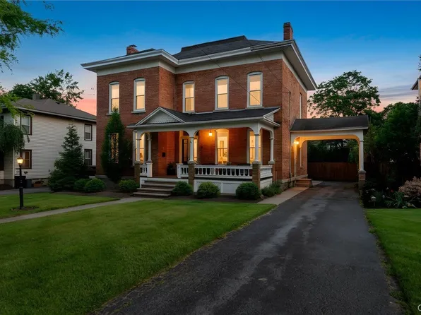 27 Elizabeth St, Auburn, NY 13021