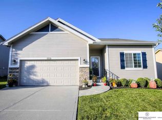 9729 Valley View Dr, La Vista, NE 68128