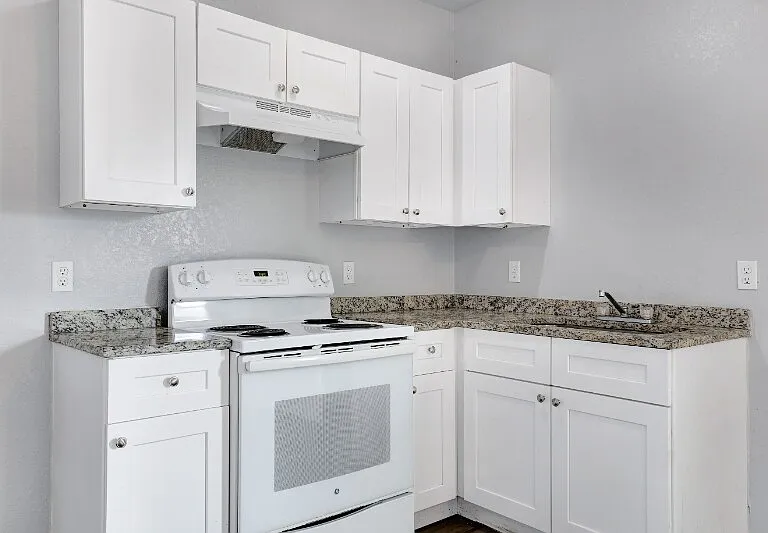 438 S San Joaquin Ave #2 — Photo 3
