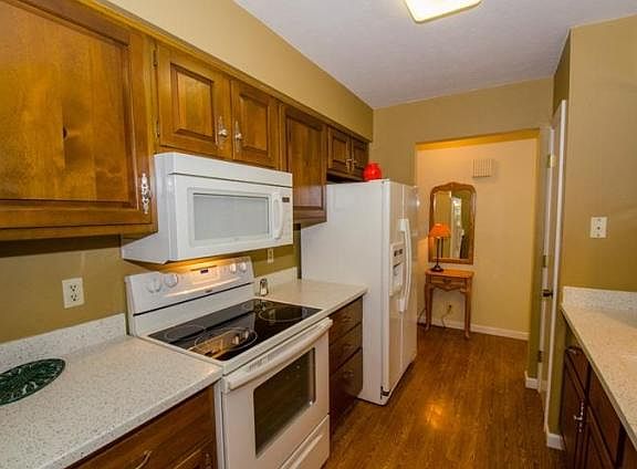 3rd image of 3643 Beechwood Ct