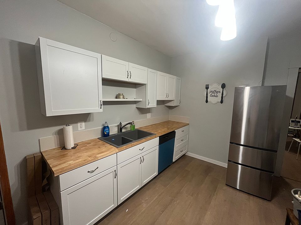 1st image of 15 Dismonda St #1