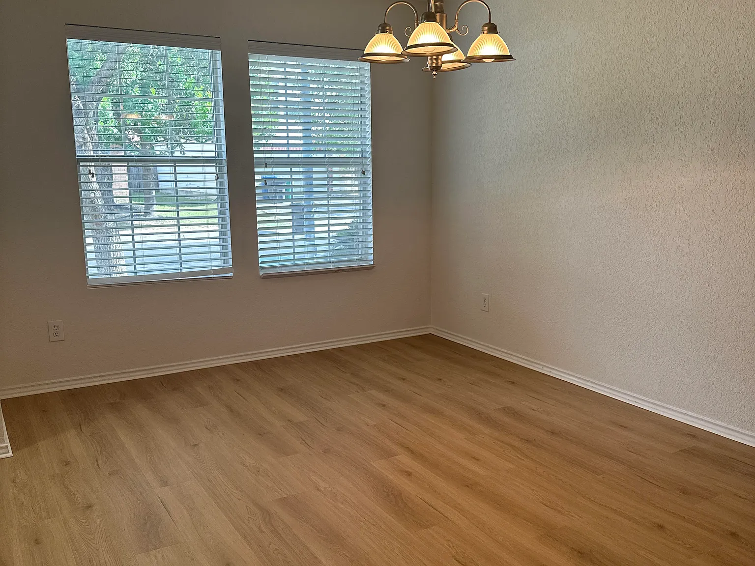 3 bed, 1672 sqft, $2,350 — Photo 2