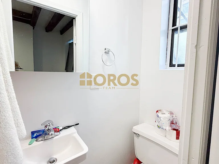 531 E 13th St #1 — Photo 6
