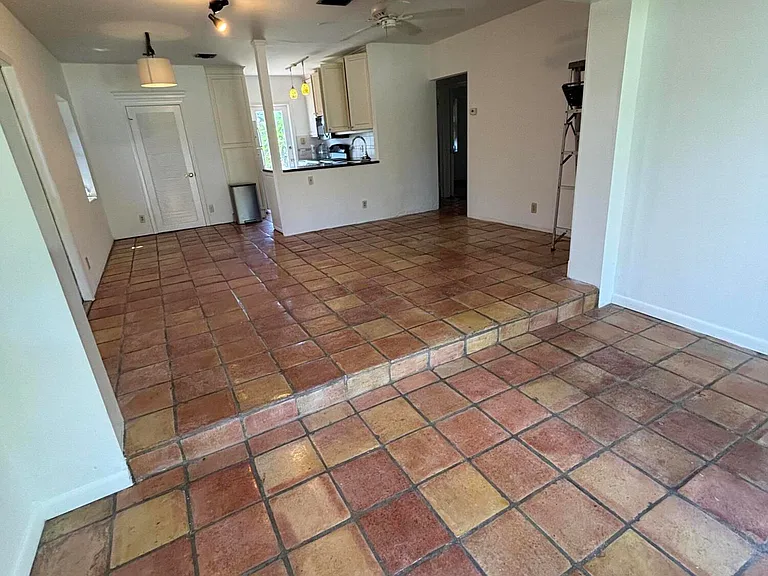 1749 NE 15th St — Photo 7
