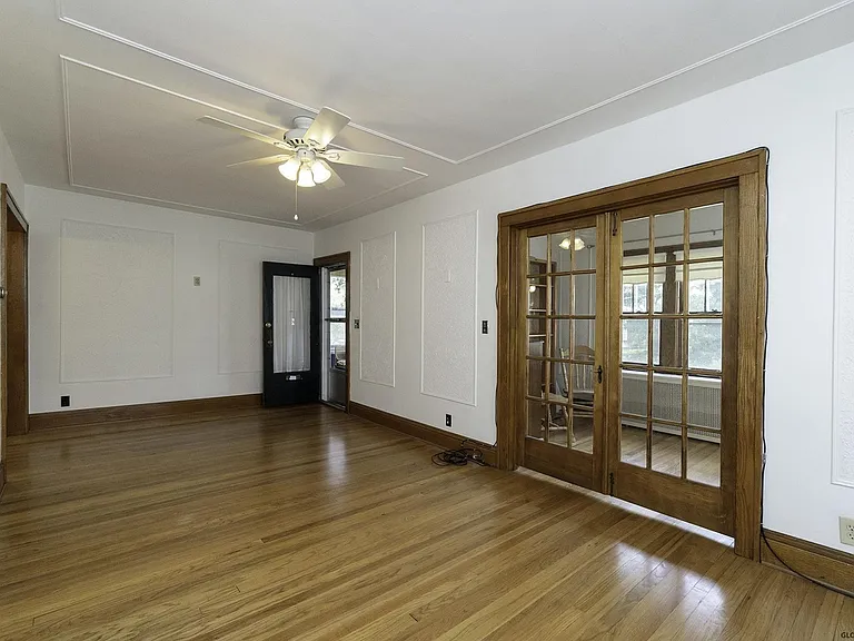 110 Hollywood Ave #1 — Photo 25