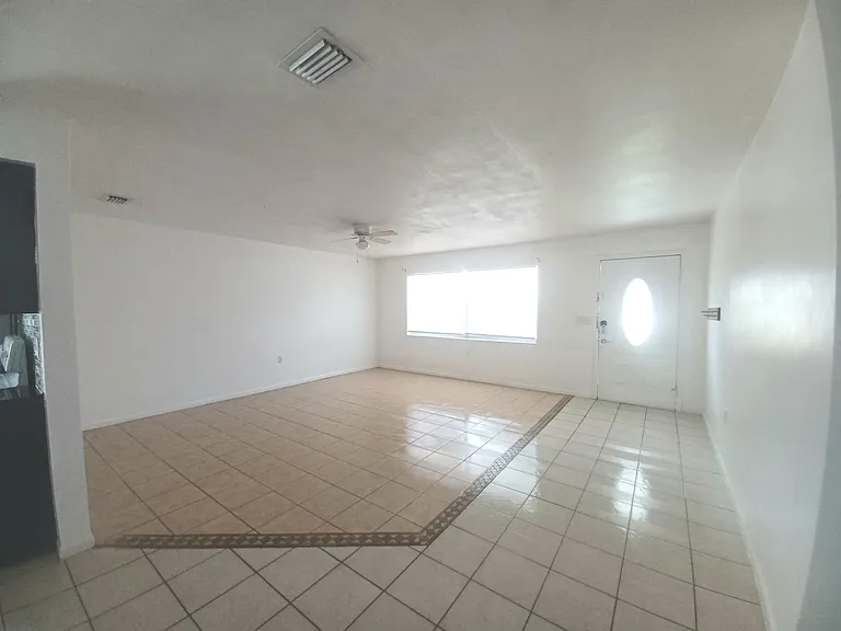 33 S Lincoln Ave — Photo 4