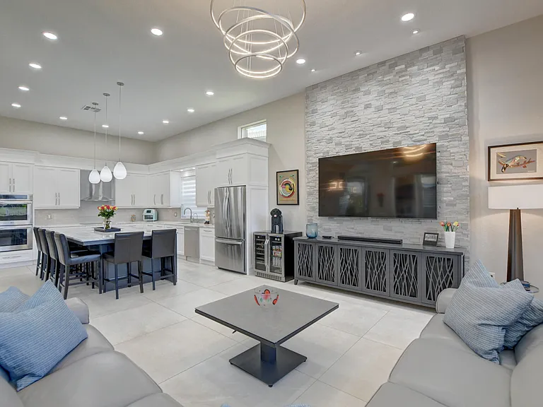 19211 N Creekshore Ct — Photo 47
