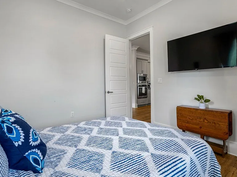Markham Dr — Photo 33