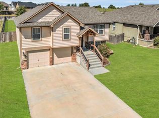 16710 Freeman Dr, Basehor, KS 66007