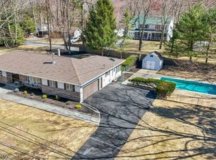 15 Woodland Dr, Oak Ridge, NJ 07438