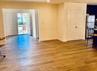 19207 Erwin St, Reseda, CA 91335