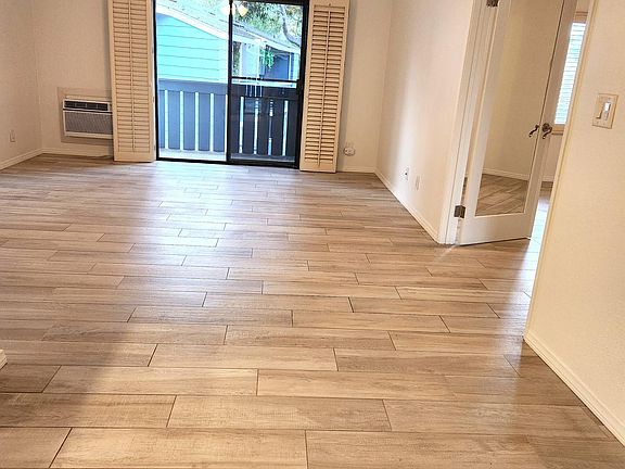 Living room vaulted ceiling