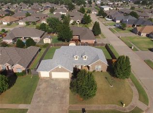 300 N Topaz Way, Mustang, OK 73064