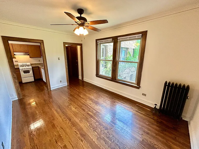 520 W Belden Ave — Photo 10