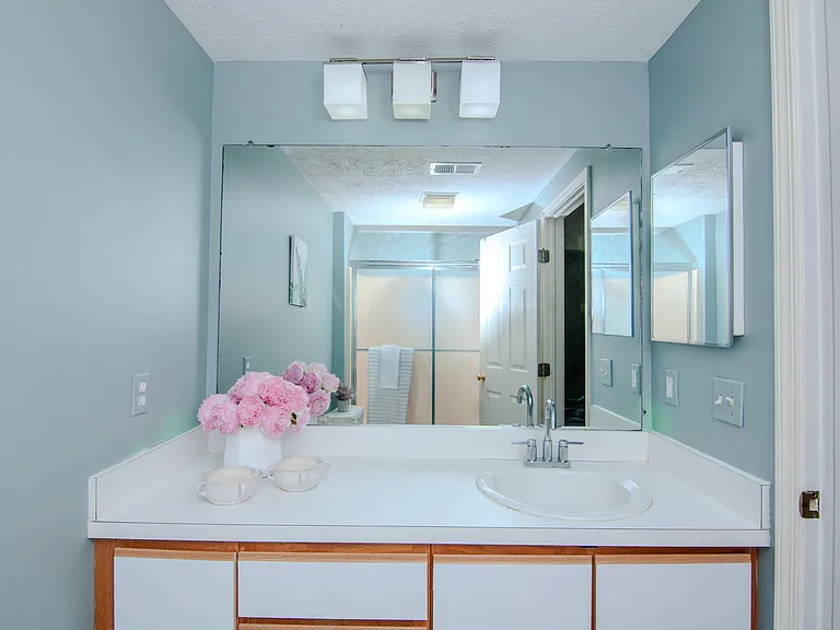 1704 Weatherstone Dr — Photo 35