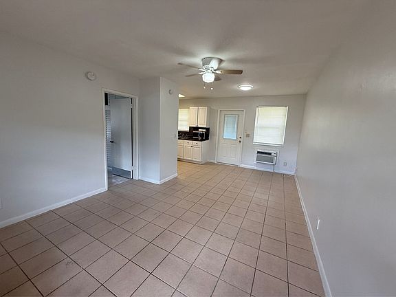 2nd image of 2915 Jackson St #14