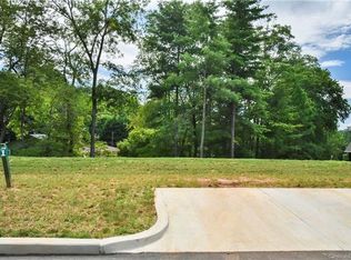 4 Malvern Walk, Asheville, NC 28806