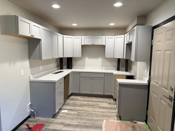 3147 Oak Knoll Dr, Eau Claire, WI