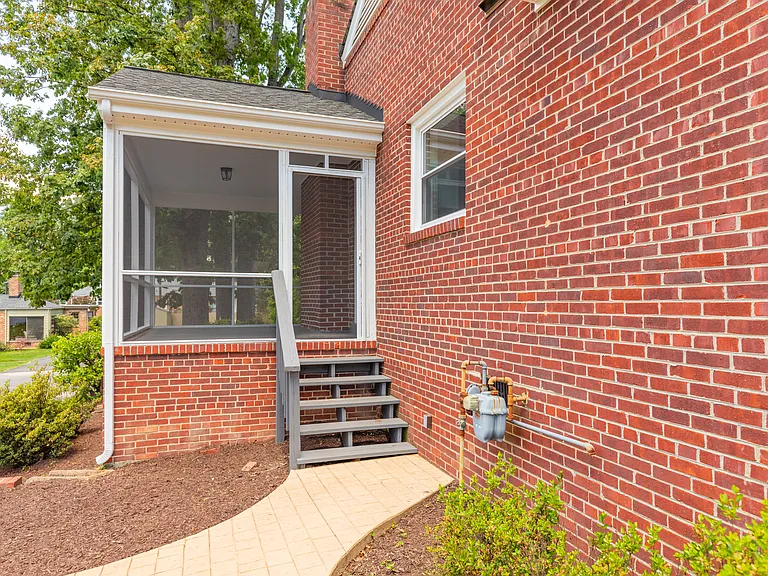 8807 Turnbull Ave — Photo 10