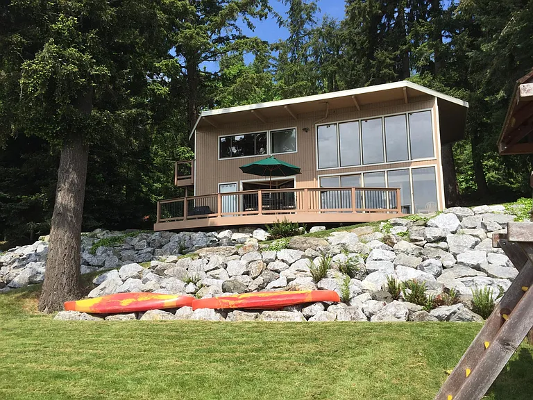 2058 Dellesta Dr — Photo 3