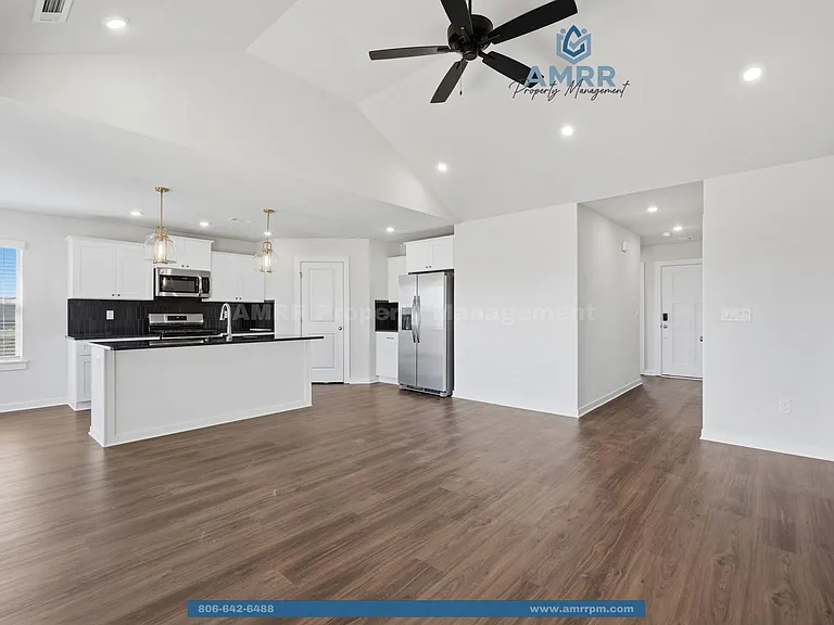 402 Cattleman Ln — Photo 5