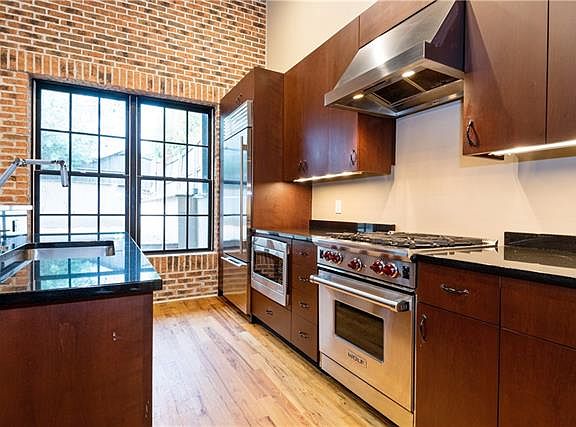 4th image of 120 Mamaroneck Ave