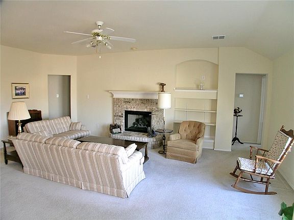 2nd image of 3007 Alcove Ln
