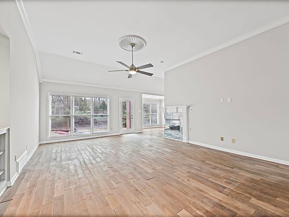 4th image of 956 Spinnaker Ln