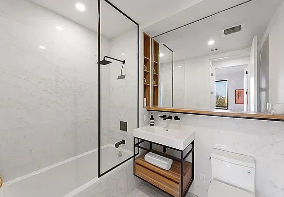 4th image of 707 Willoughby Ave #5D