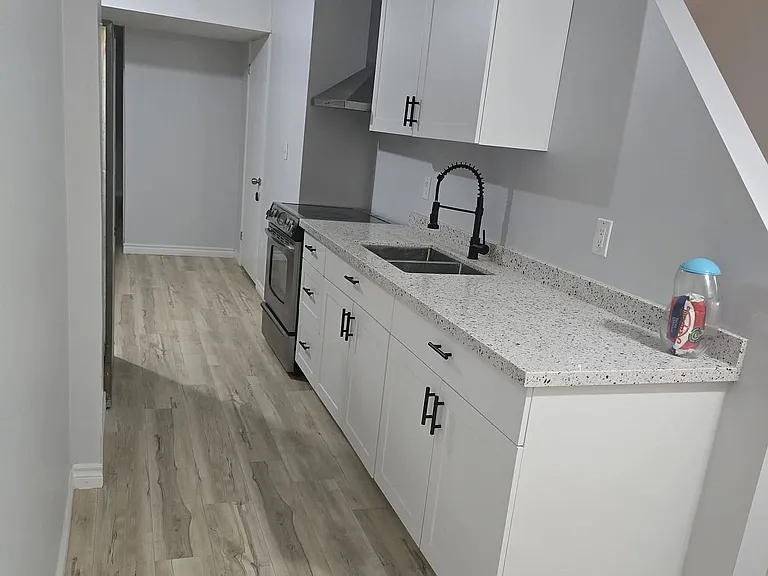28 Amanda Walk #BASEMENT — Photo 3