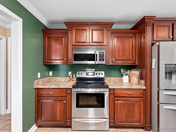 2nd image of 210 Taylor St
