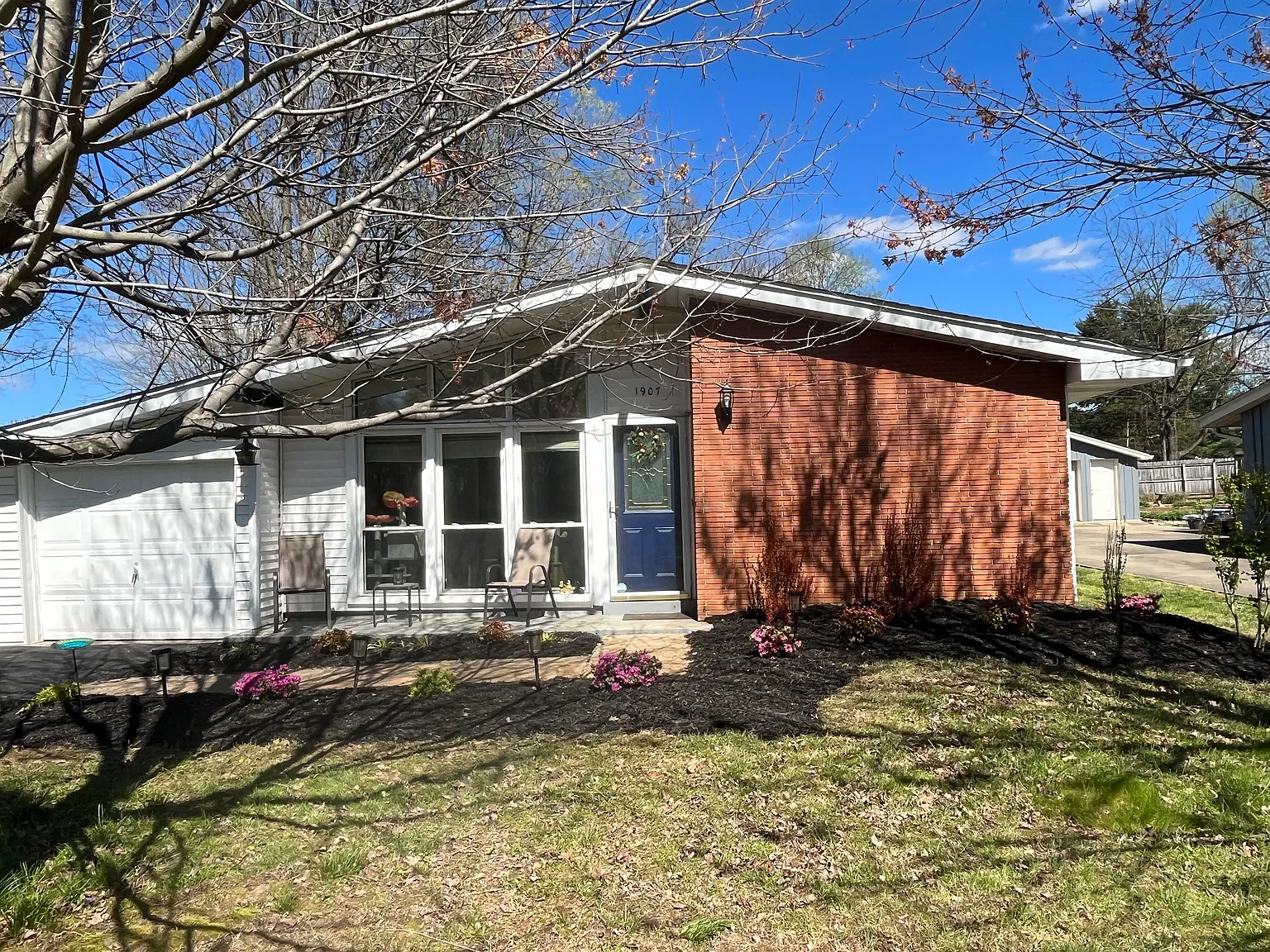 1907 Brentmoor Ln — Photo 2