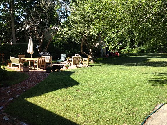 lovely yard to relax 