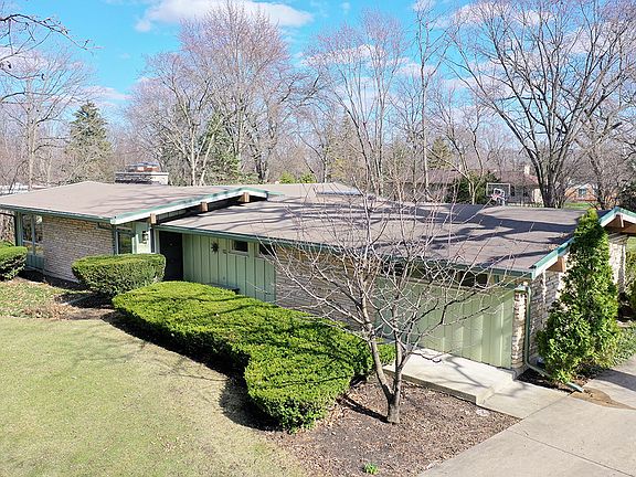 4th image of 301 Longacres Ln