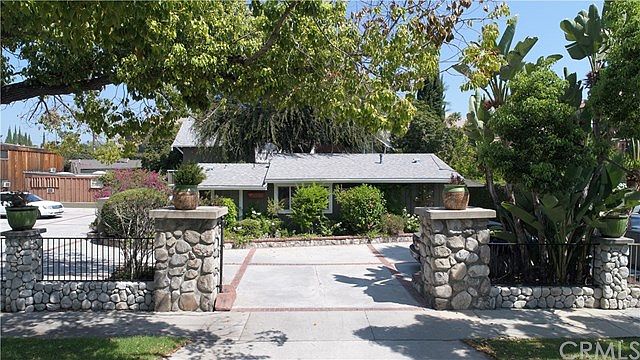 1st image of 55 Arlington Dr