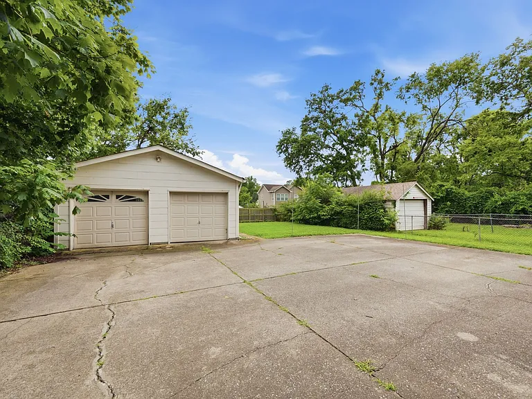 245 Thuss Ave — Photo 20