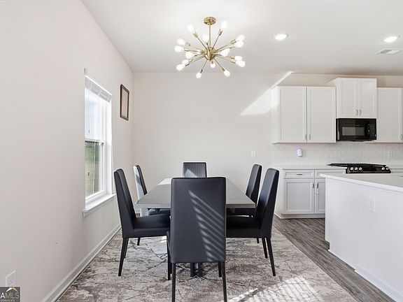 5th image of 95 Royal Oak Dr NE