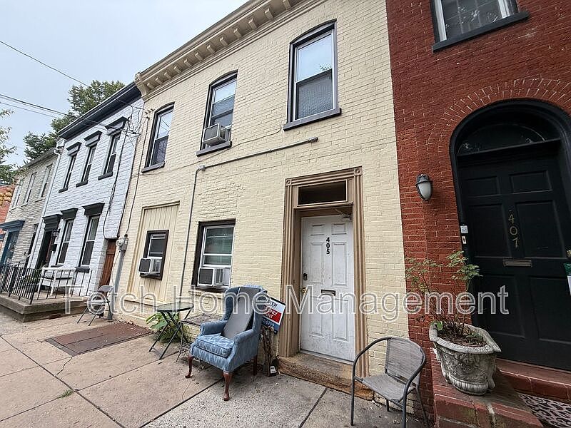 1st image of 405 E Orange St APT 3