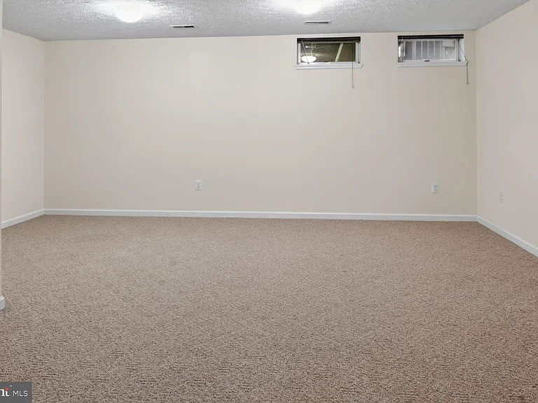 158 Glen View Ter — Photo 17