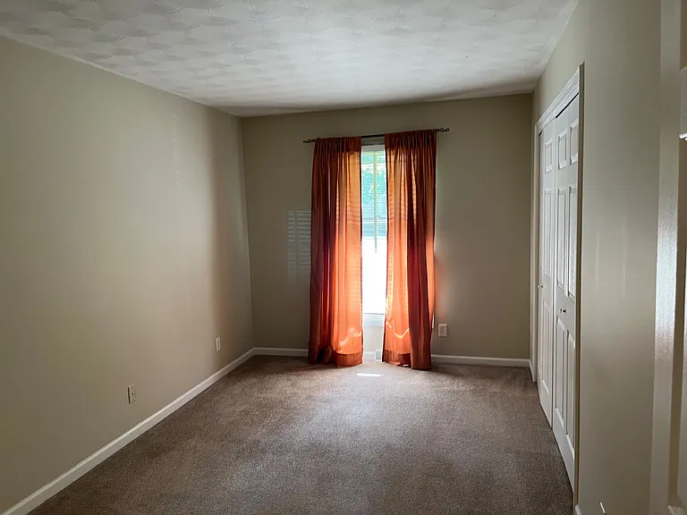 208 Doud Dr — Photo 9