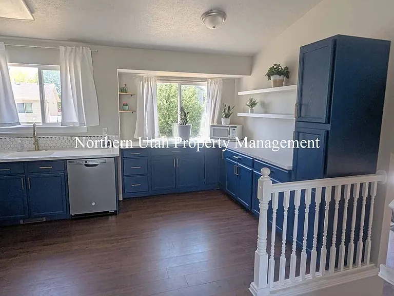 1287 W 2000 N — Photo 5