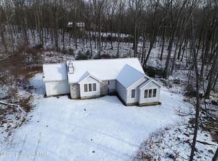 129 Woodland Dr, Dingmans Ferry, PA 18328