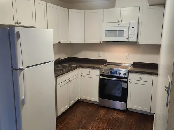 3075 22nd St #104, San Francisco, CA 94110