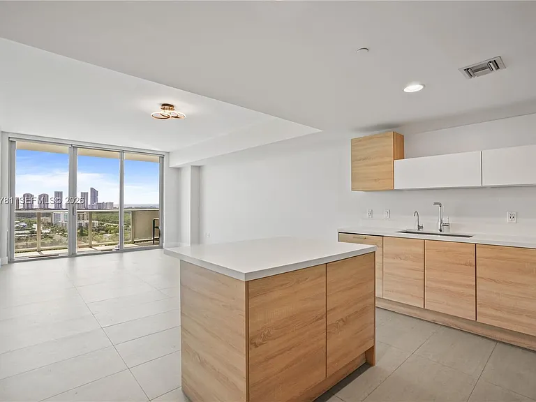 16385 Biscayne Blvd #1919 — Photo 12
